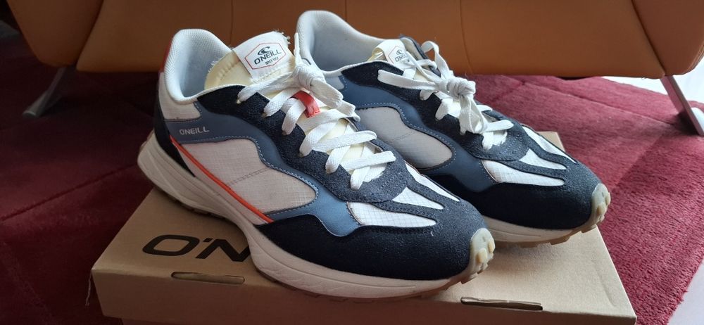 Buty sportowe O'Neill, rozmiar 42. Jak nowe. Super wyglad.