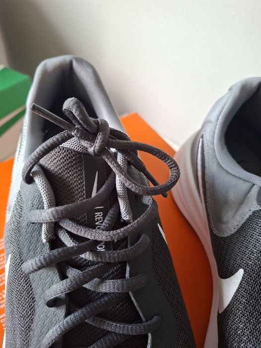 Nike Revolution 7