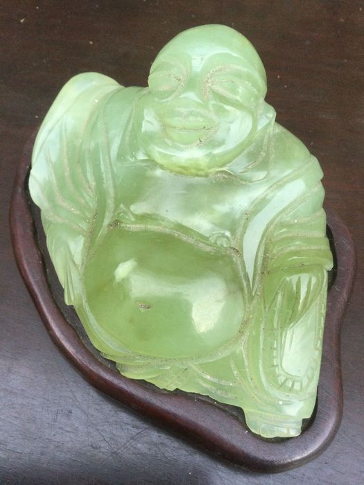 Buda Jade Imperial base madeira exótica China séc XIX 14 cm