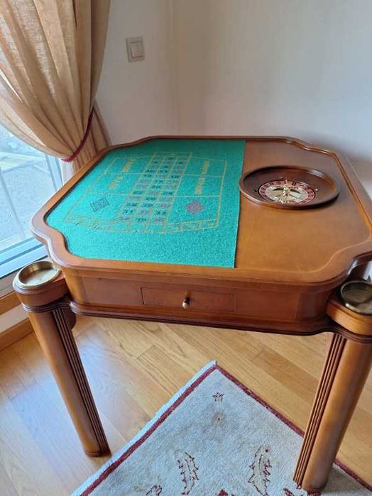 Mesa de Jogo e Cadeiras - como novos!