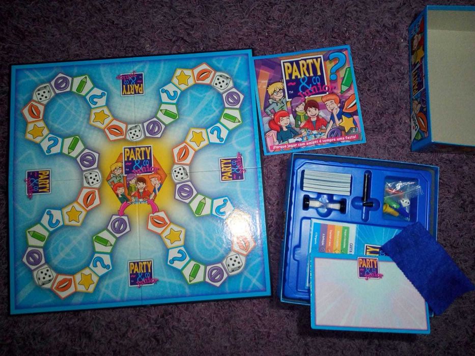 Jogo de tabuleiro - "Party & Co Junior"
