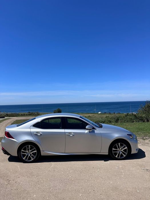 Vende se carro Lexus modelo 300h, otimo estado, hibrido com 105.000 km.Porto