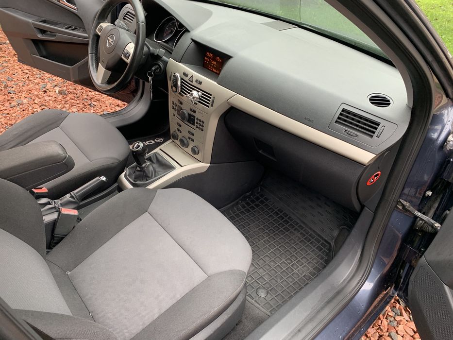 Продаю авто Opel Astra 2008
