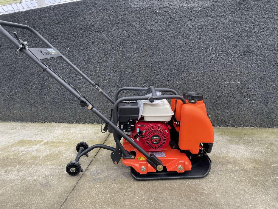 Placa compactadora com motor HONDA