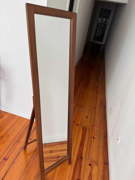 Espelho de chão com suporte