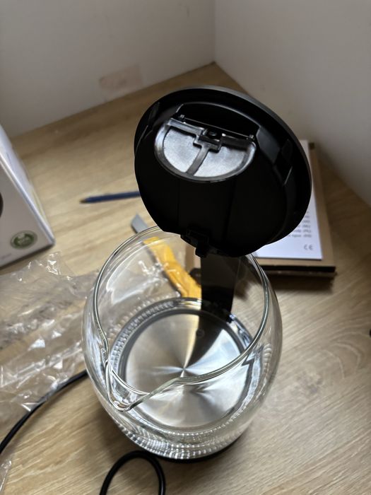 Elektryczny Czajnik Szklany EMERIO WK-119255.5 – Precyzja i Elegancja