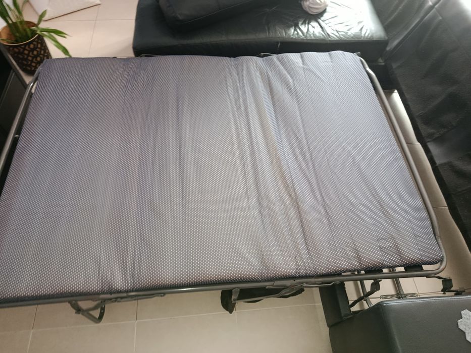 Sofá chaise longue com cama