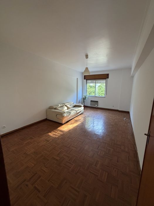 T3+1 c/2 casas de banho na Portela