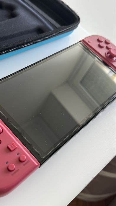 Nintendo Switch OLED – Full Bundle + 3 Games – Excellent Condition