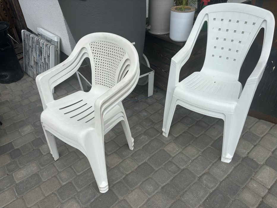 Krzesła  ogrodowe plastik   5 białych i 1 granatowe