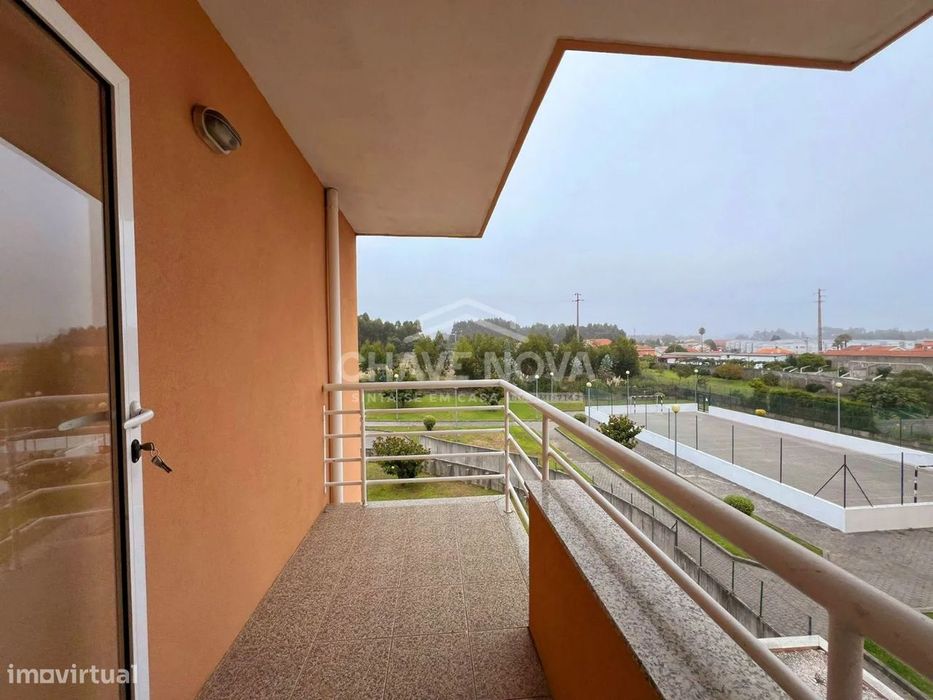 Apartamento T2 c/ Lugar de Garagem em Canelas (Edifício Prestige)