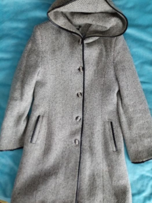 Płaszczyk z kapturem .L