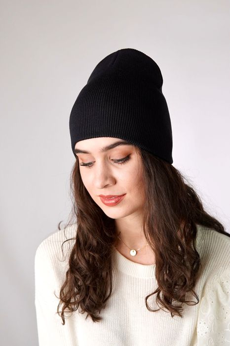 Подовжена однотонна базова шапка без відвороту, мілкий рубрик