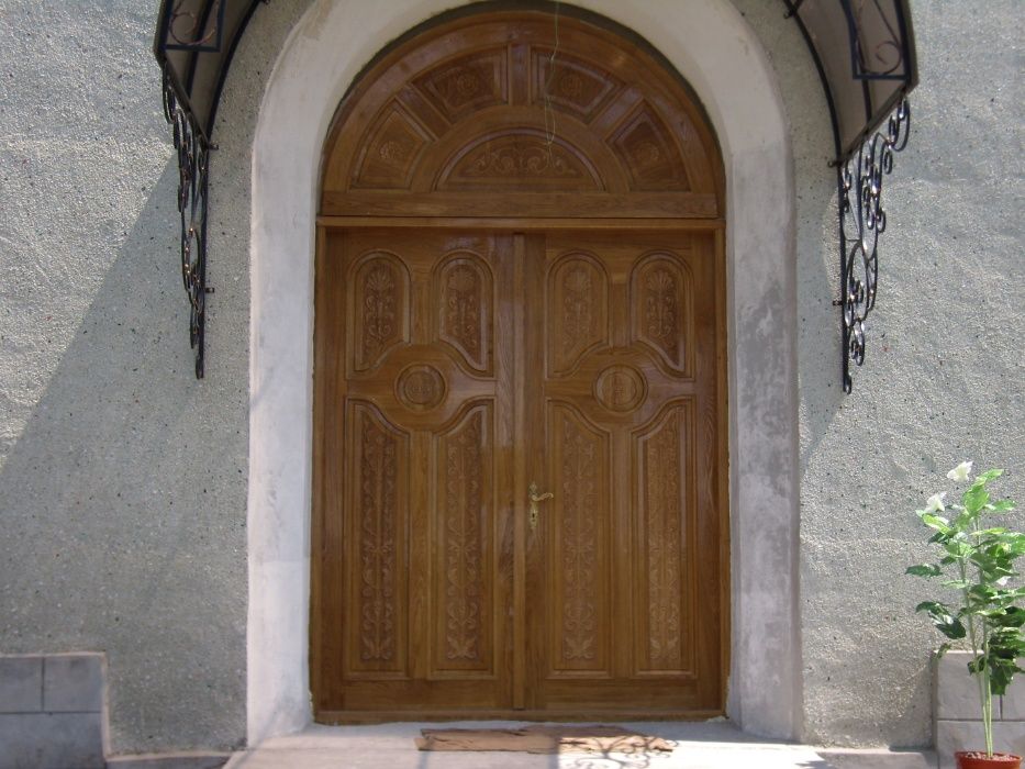 Дерев'яні меблі під замовлення (сходи ліжко кухня двері тумба стіл )