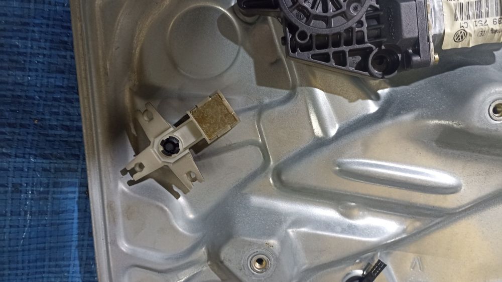 Механізм склопідйомник задніх лівих дверей VW PASSAT B5