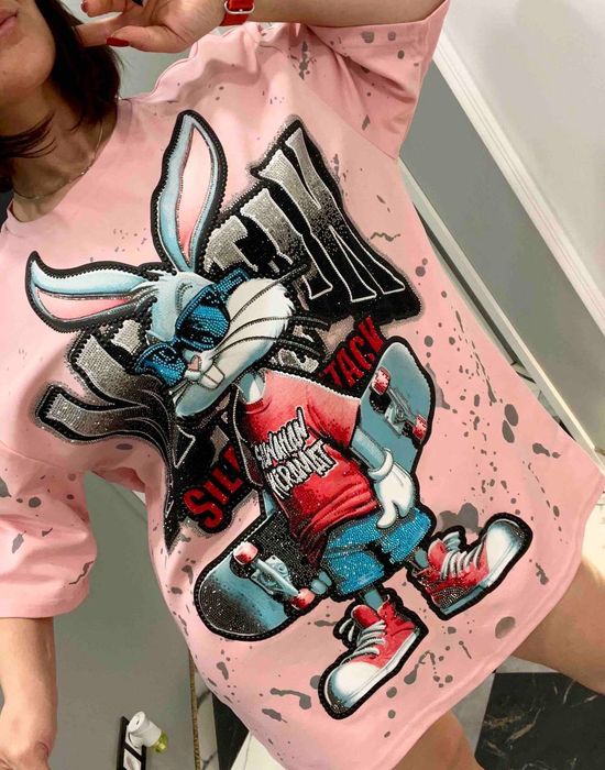 Яскрава Футболка оверсайз з мішком, зі стразами