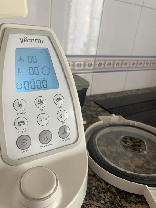 Robot de Cozinha Yãmmi 2 + Pack Completo (Livros + Formas) – Impecável