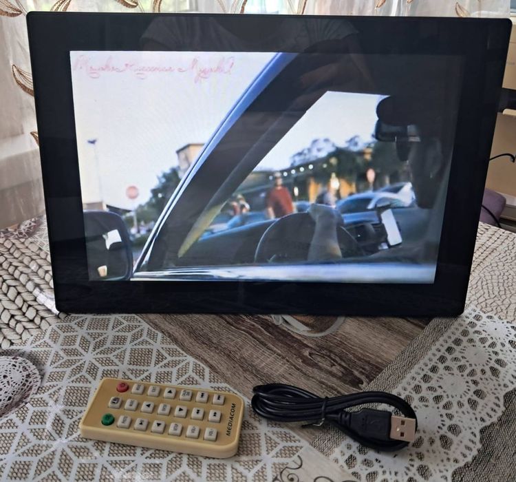 Цифровая фоторамка 12'1 Mediacom