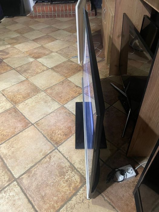 Телевізор Tohiba 50 дюймів smart TV, 4 k + кріплення на стіну