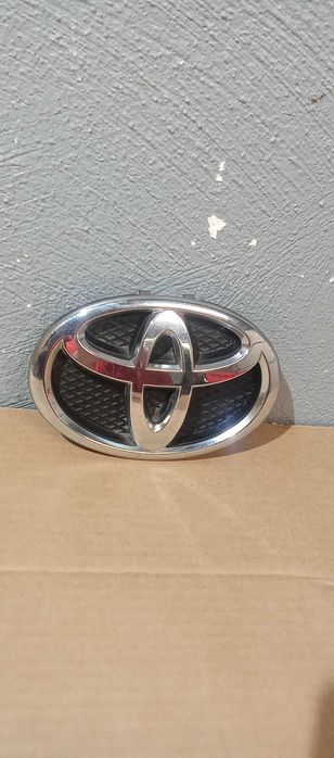 Emblemat Logo Toyota Yaris II Logo Znaczek Przód Toyota Yaris II