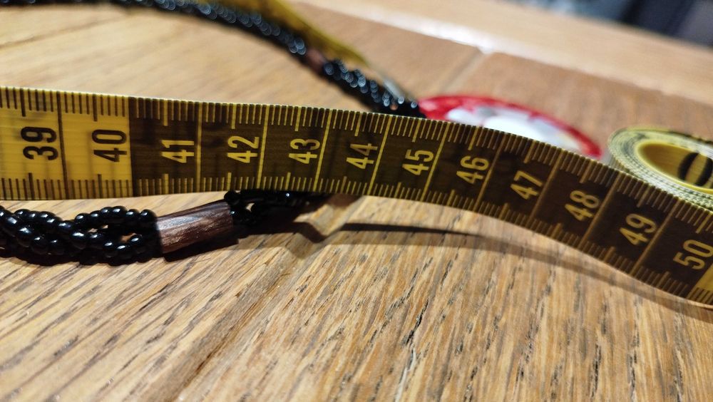 Ozdobny Naszyjnik Czerwony Żywica Przetykany Koralem 45cm