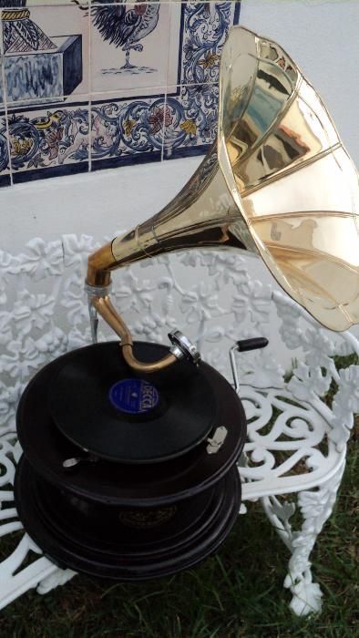 Record player with bell, gramophone64575276386433122