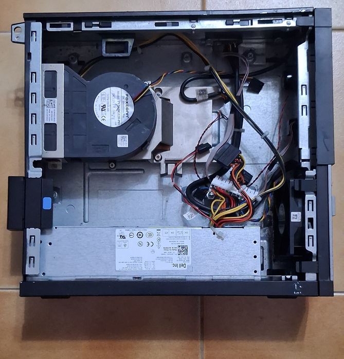 Caixa Dell de pc com fonte