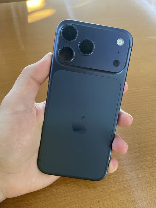 iPhone 17 Pro Max 512GB Azul escuro e Bracelete Loop Milanesa de 46 mm original