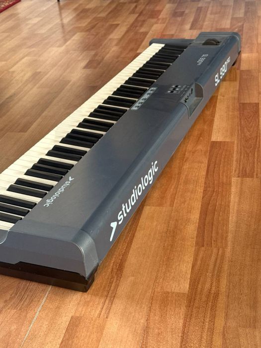 Studiologic sl 990 pro