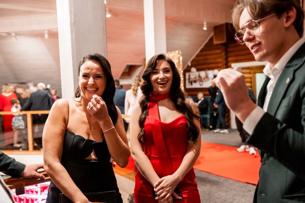 Сучасний фокусник на свято — інтерактивне шоу, яке запам’ятають