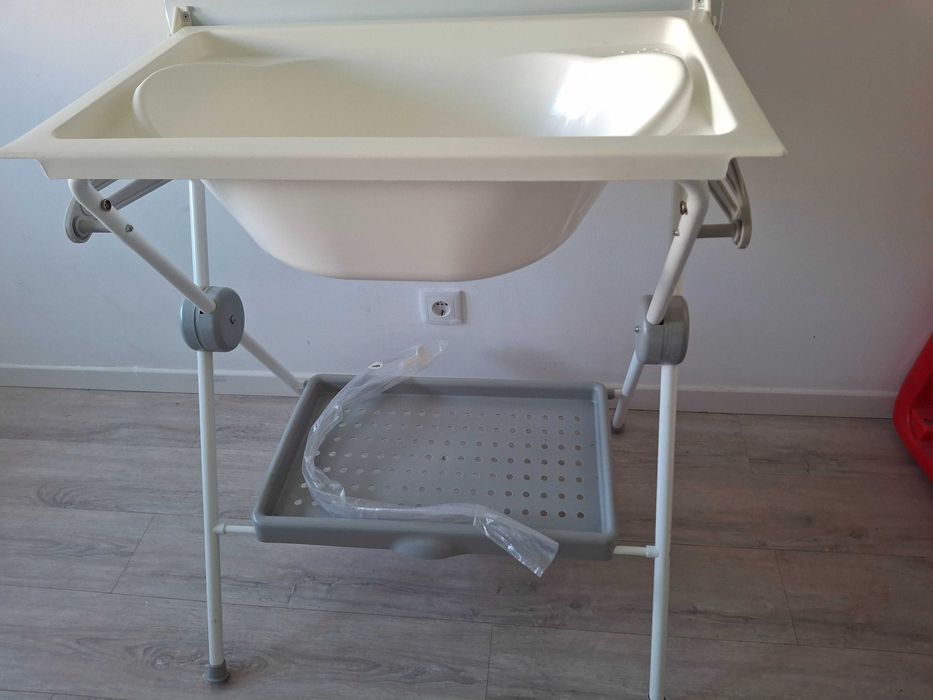 Banheira com muda fraldas