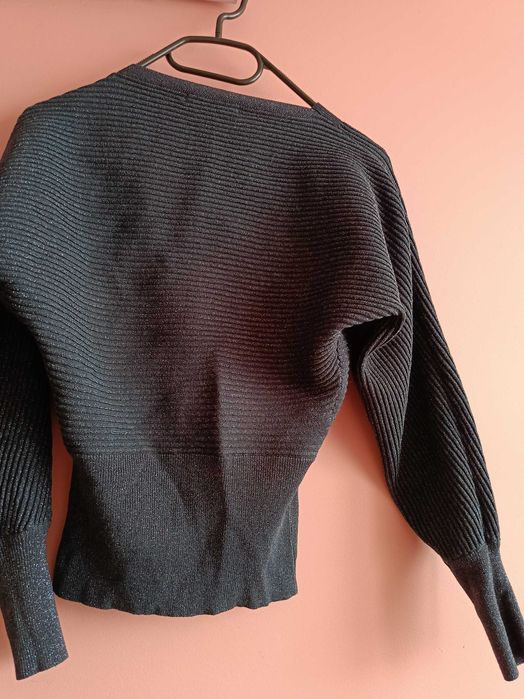Granatowy sweter ze srebrną nitką Mohito XXS