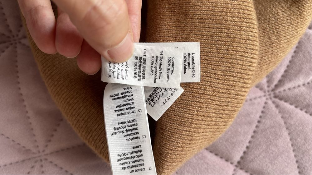 Шапка cos унісекс нюд, беж, базова, на зиму тепла