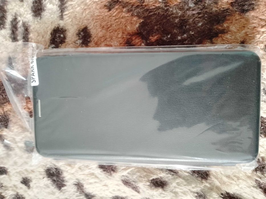 Продам чохол. Чохол-книга Tekno Spark 6/KE7 чорна
