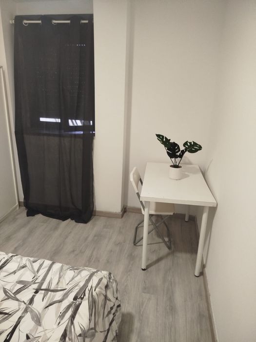 Quarto casal/ solteiro  para arrendamento na Amadora /Venteira