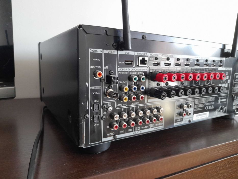 Amplituner Onkyo TX-NR686 + pilot