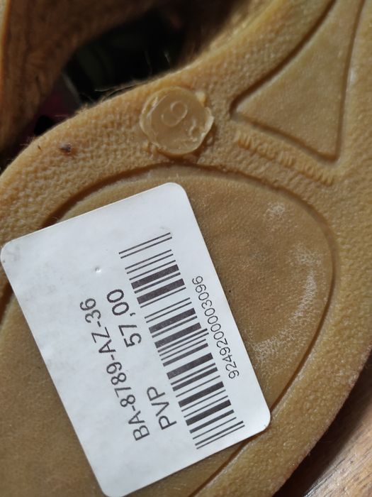 Sandálias azuis de lona pintadas