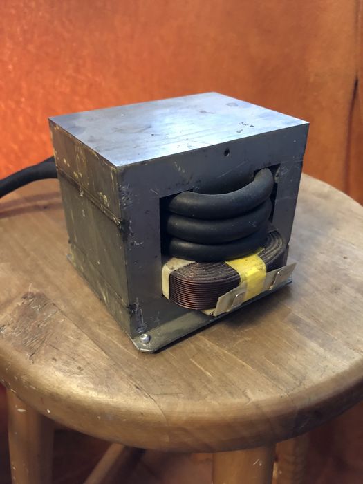 transformator z mikrofali z grubym uzwojeniem wtórnym