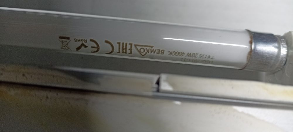 Lampa aluminiowa na świetlówki T4 20W