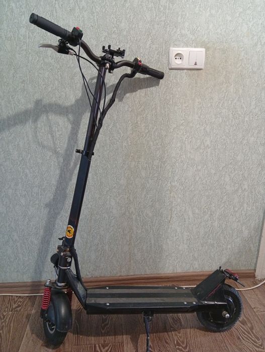 Продам самокат Like.Bike S8