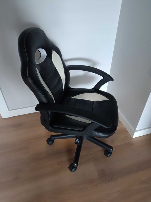 Fotel gamingowy stan bardzo dobrystan bardzo dobry