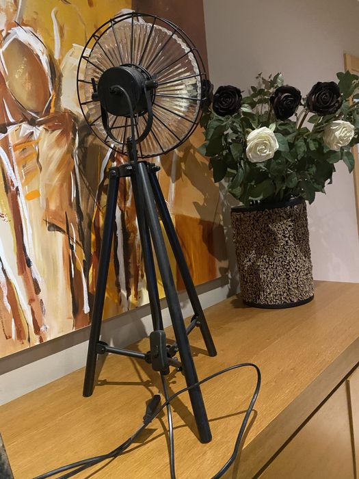 Candeeiro vintage com tripé