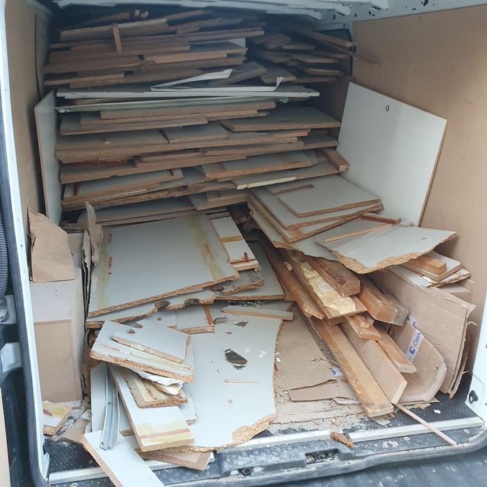 CARRINHAS DE CAIXA FECHADA p/todo o tipo de entulho e resíduos de obra