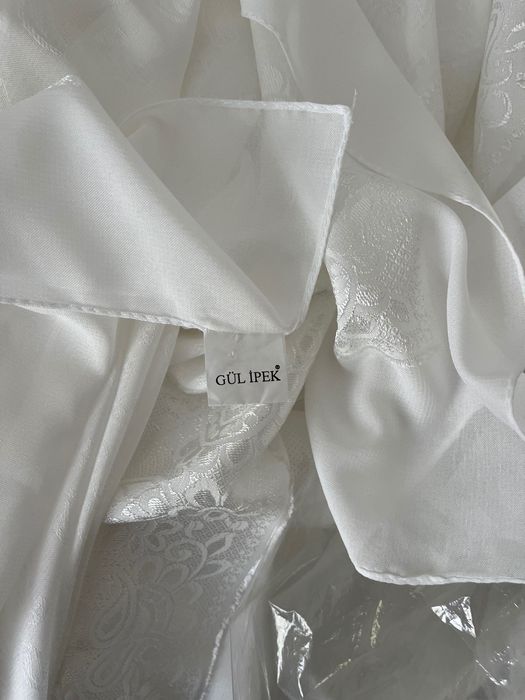 Хустка біла в ідеальному стані