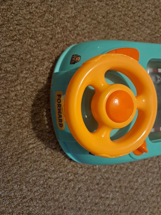 Symulator do jazdy samochodem z kierownicą