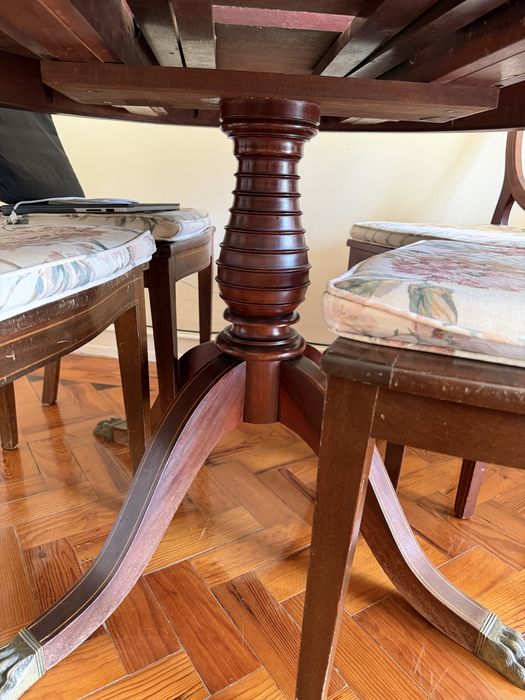 Mesa de jantar redonda extensível em madeira + 6 cadeiras