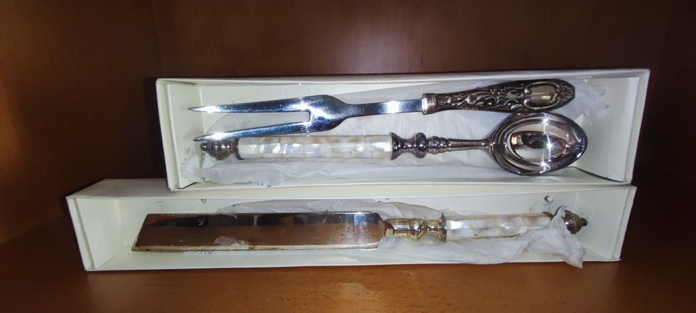Pratos grandes Raul da Bernarda e conjunto talheres Prata e Madre Pérola
