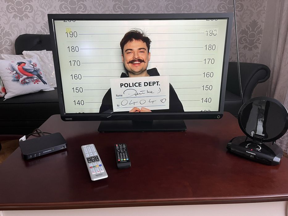 Telewizor Toshiba 32 cale  - zestaw z dekoderem i anteną