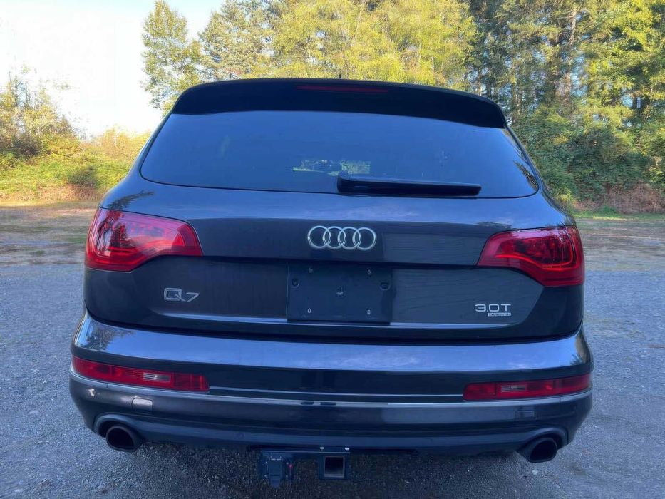 Audi Q7      2015