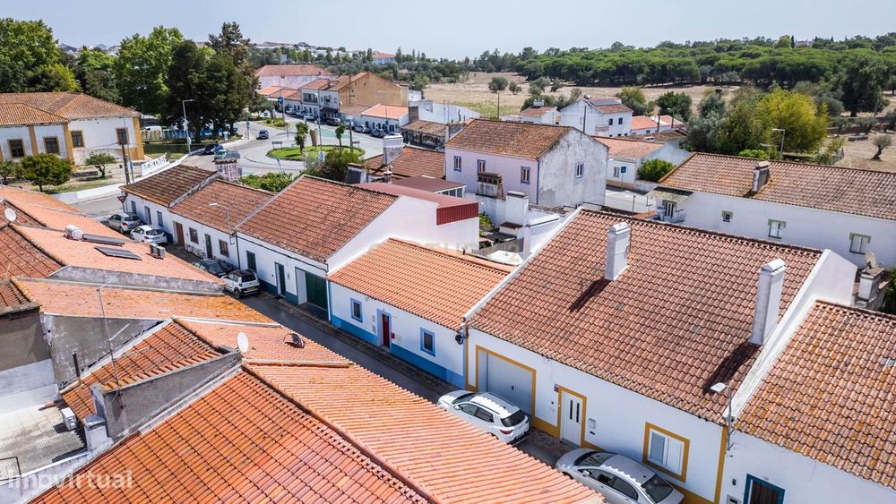 Moradia T2 renovada com espaço exterior e possibilidade de piscina, lo